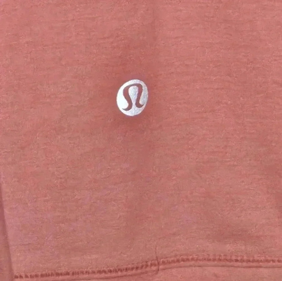 Very nice LuLu Lemon 1/4 zip pullover. Size6. Sherbet orangee - Picture 4 of 6